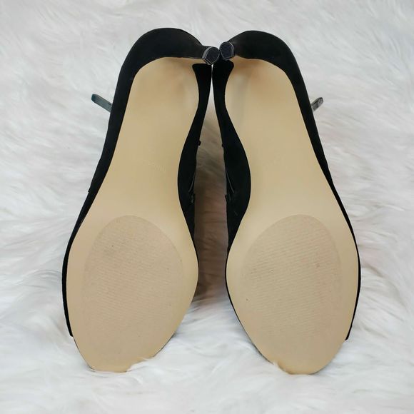 Nine West ZANIA  Black Perforated Peep Toe Bootie - Picture 6 of 8